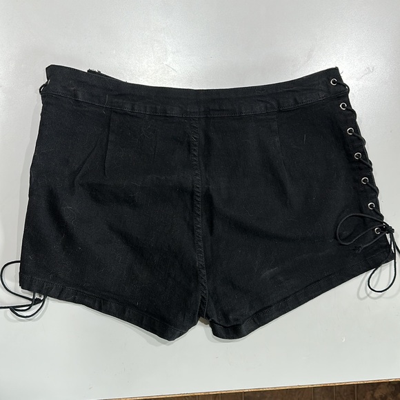 Lace up shorts - Picture 3 of 6